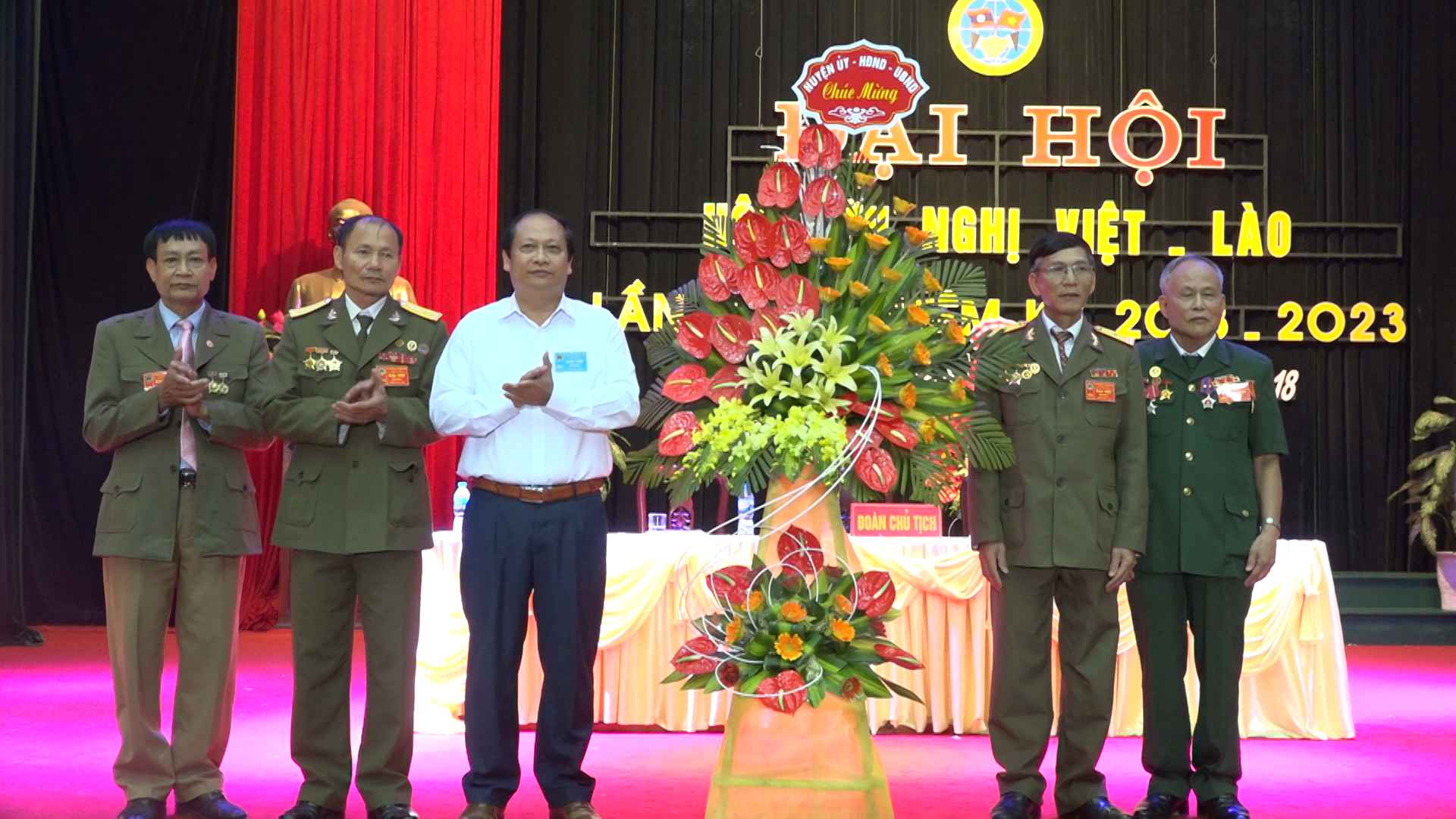 hoi huu nghi viet lao huyen gia binh dong gop tich cuc trong phong trao thi dua cua dia phuong