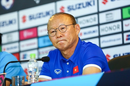 phe ve thoi gia gap 10 lan truoc tran cau dinh viet nam va malaysia