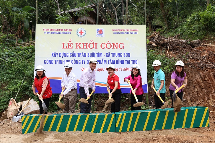 khoi cong xay dung cau tam binh tai ban chieng xa trung son huyen quan hoa tinh thanh hoa