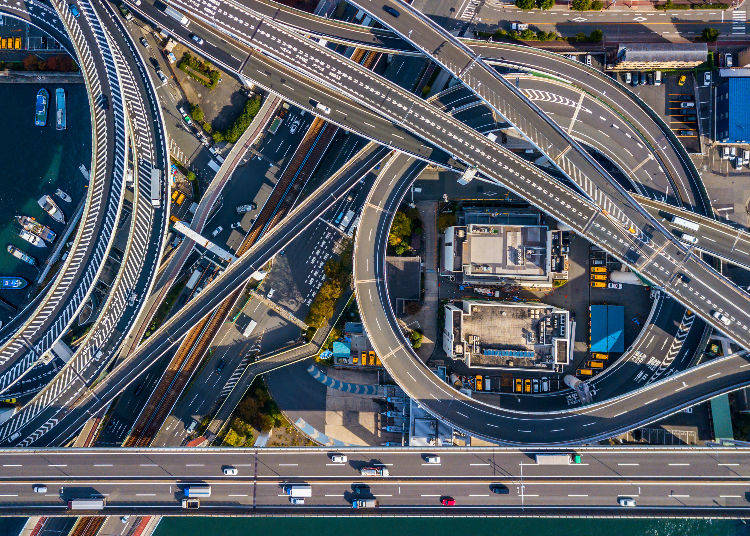 nguoi nhat da day lui tai nan giao thong nhu the nao