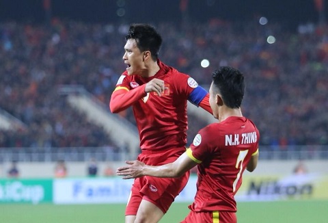 doi tuyen viet nam bi loai khi qua bong lai thu thach long nguoi