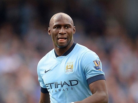 premier league hau ve xuong gia tien dao len ngoi