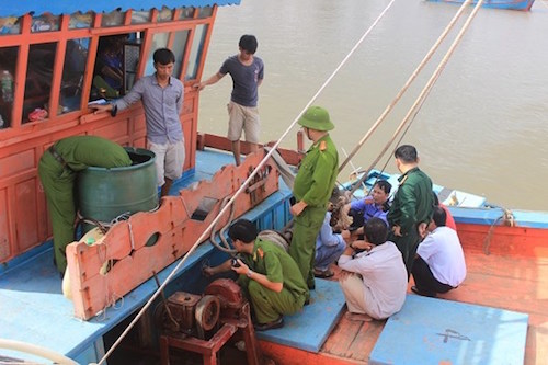 nguoi than khoc ngat khi nhin thay thi the ngu dan bi ban o truong sa