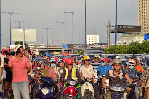 anh chay lon o khu cho trung tam tphcm chieu 112