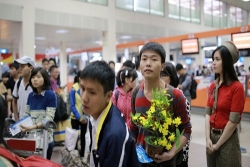 khong de hanh khach cham ve que don tet