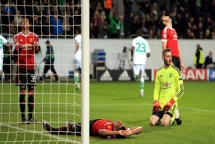 thua nguoc wolfsburg mu chia tay champions league