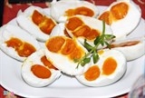Độc đáo trứng vịt muối 3 lòng đỏ ở miền Tây