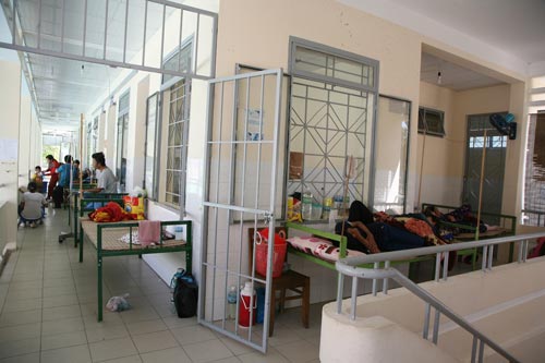 benh nhan sot xuat huyet nam tran benh vien