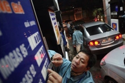 gia xang ron 92 giam tu 15 gio ngay 1812