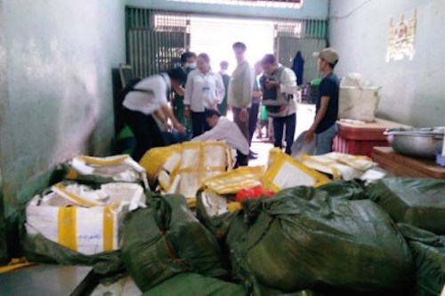 bat 2 tan thit ban nghi tu trung quoc tren duong vao quan nhau