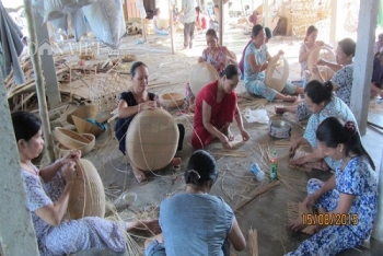 Đến làng nghề Bao La ngắm đèn lồng... xuất ngoại