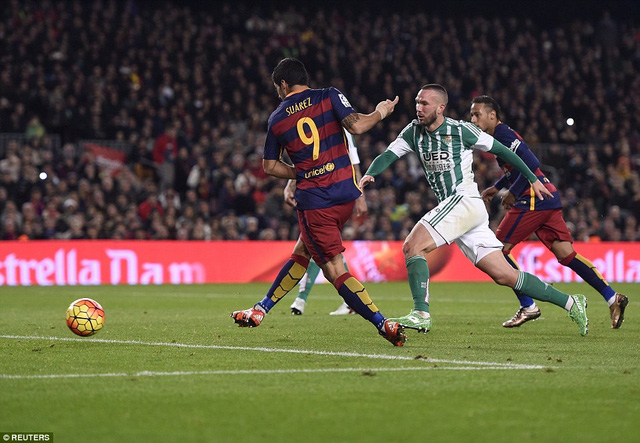 messi suarez toa sang barca dai thang 4 sao