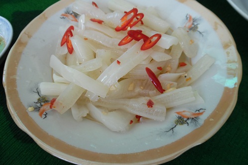 dua cay chuoi hot va nuoc mam dong