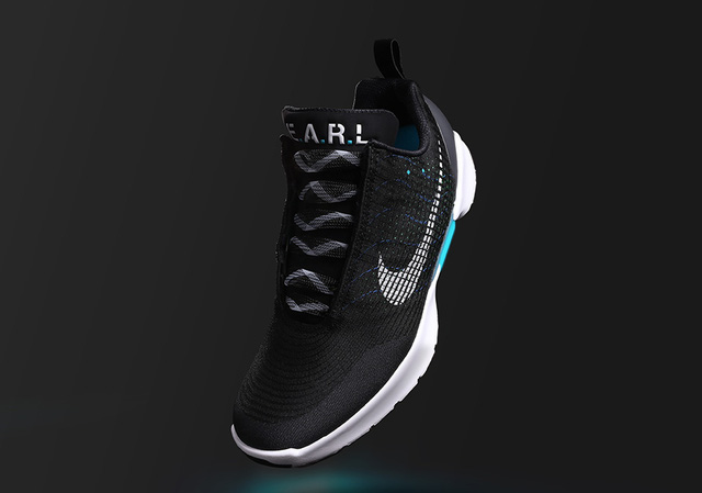 nong nhung hinh anh dap hop dau tien ve doi giay tu that day nike hyperadapt 10