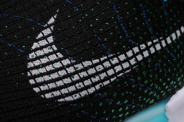 nong nhung hinh anh dap hop dau tien ve doi giay tu that day nike hyperadapt 10