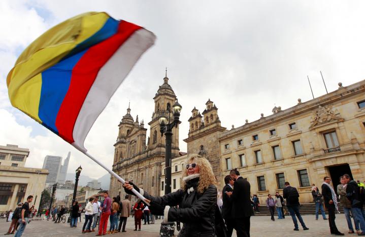 quoc hoi colombia thong qua thoa thuan hoa binh moi voi farc