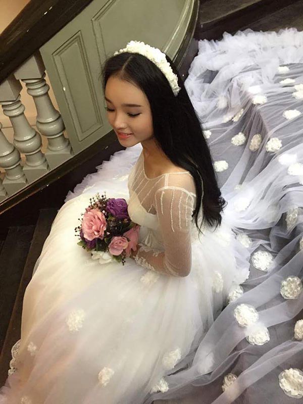 dien mao phong phao cua nguoi mau 14 tuoi gay xon xao lang giai tri viet