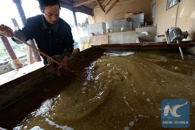 tha y gia o trung quo c pha t minh ra ca ch lam giay tu phan gau truc du a theo phuong phap co tu 2000 nam truoc