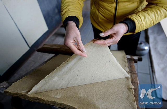 tha y gia o trung quo c pha t minh ra ca ch lam giay tu phan gau truc du a theo phuong phap co tu 2000 nam truoc