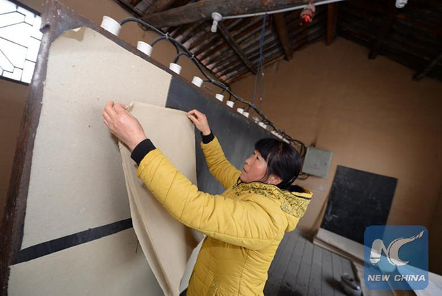 tha y gia o trung quo c pha t minh ra ca ch lam giay tu phan gau truc du a theo phuong phap co tu 2000 nam truoc