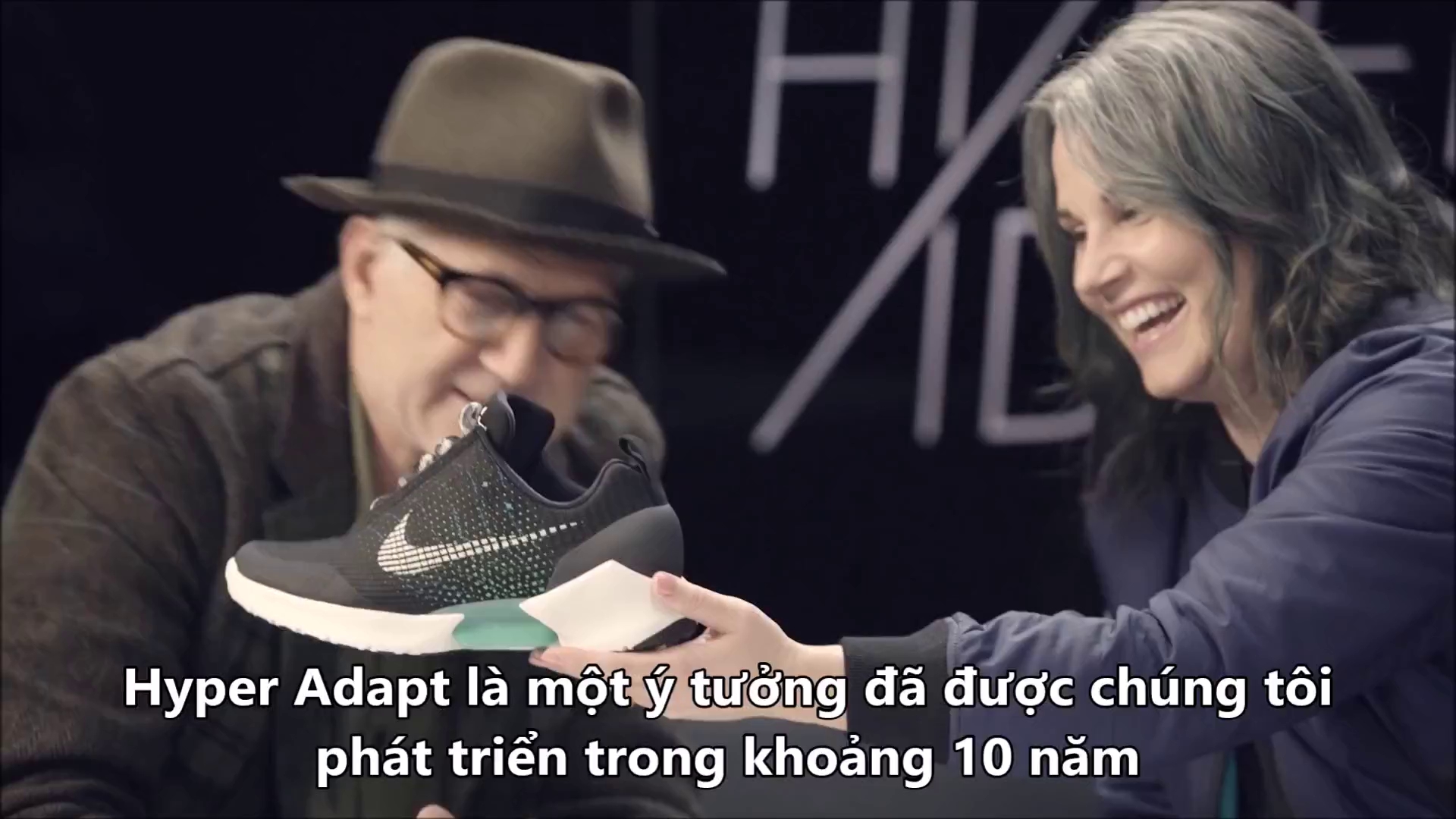 xem phu thuy thiet ke cua nike va dong su huong dan su dung nike hyperadapt 10
