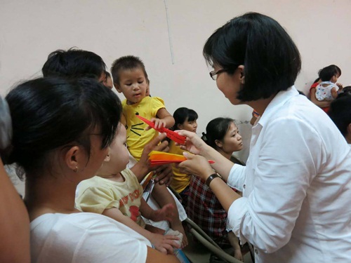 operation smile viet nam se phau thuat cho khoang 200 tre di tat moi ham ech trong thang 12