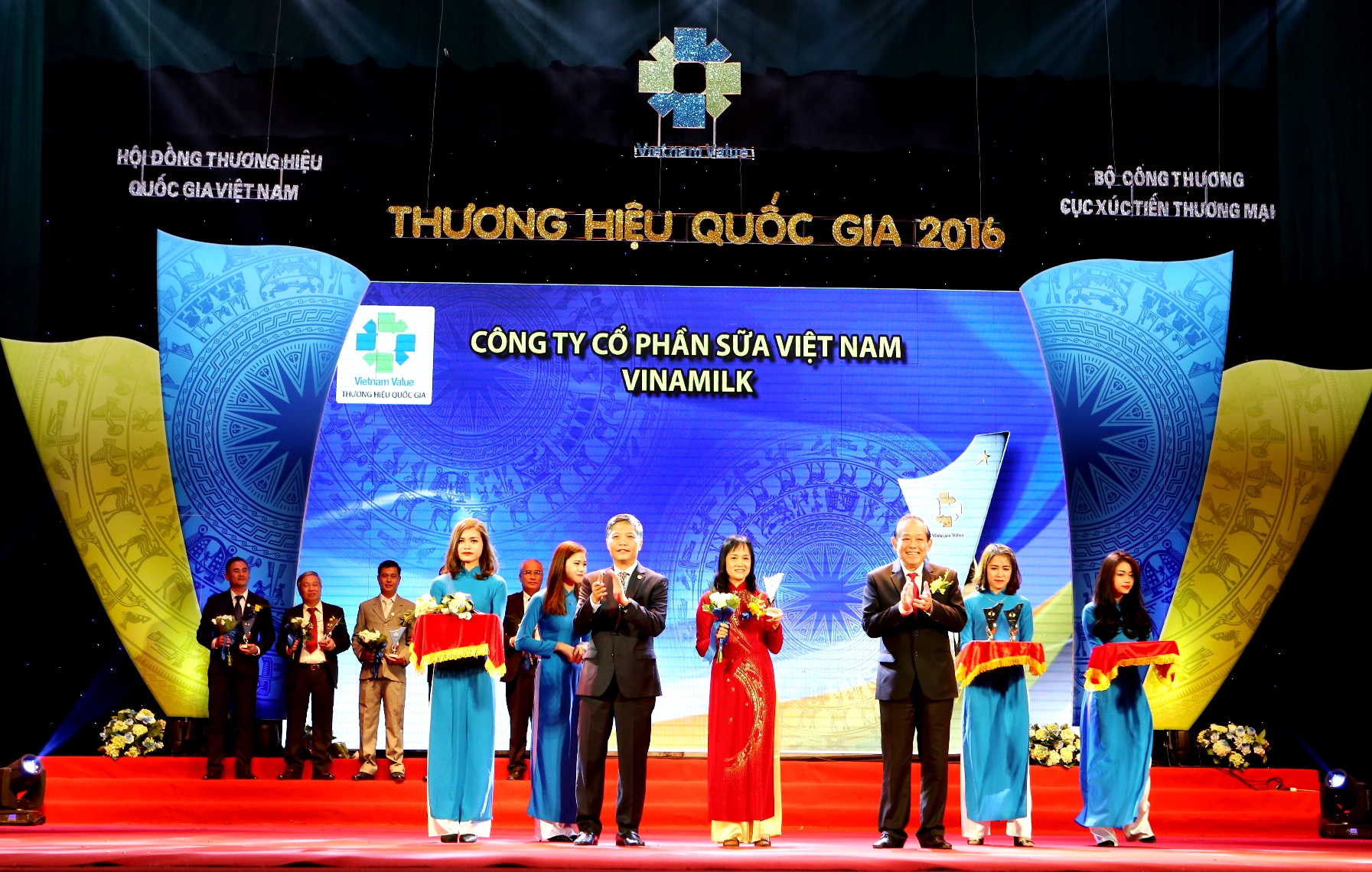 vinamilk 8 nam lien duoc vinh danh thuong hieu quoc gia