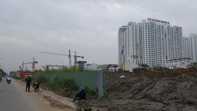 nha cao tang moc len den dau ha tang qua tai den do tphcm dang nghet tho