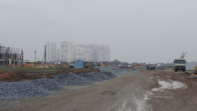 nha cao tang moc len den dau ha tang qua tai den do tphcm dang nghet tho