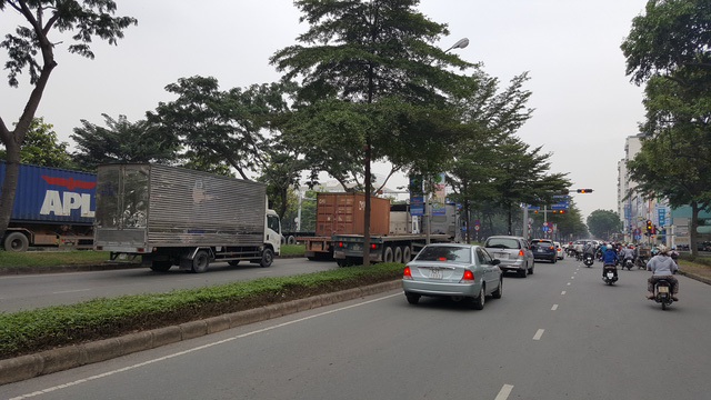 nha cao tang moc len den dau ha tang qua tai den do tphcm dang nghet tho