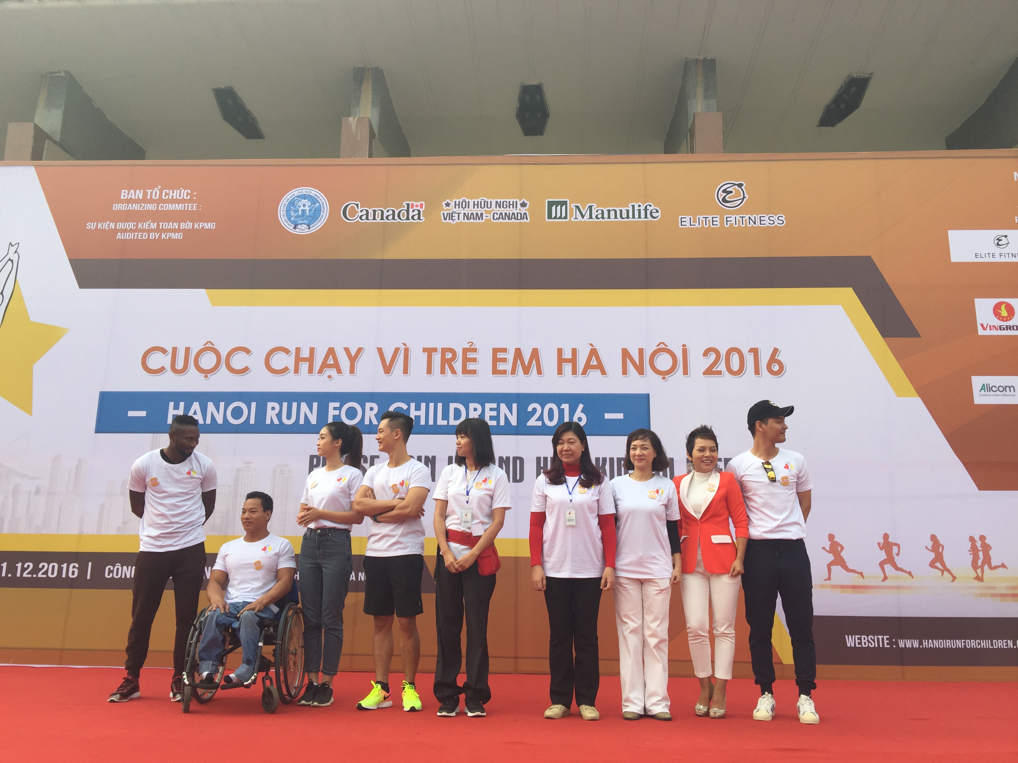 khoang 10000 nguoi tham gia chay vi tre em ha noi 2016