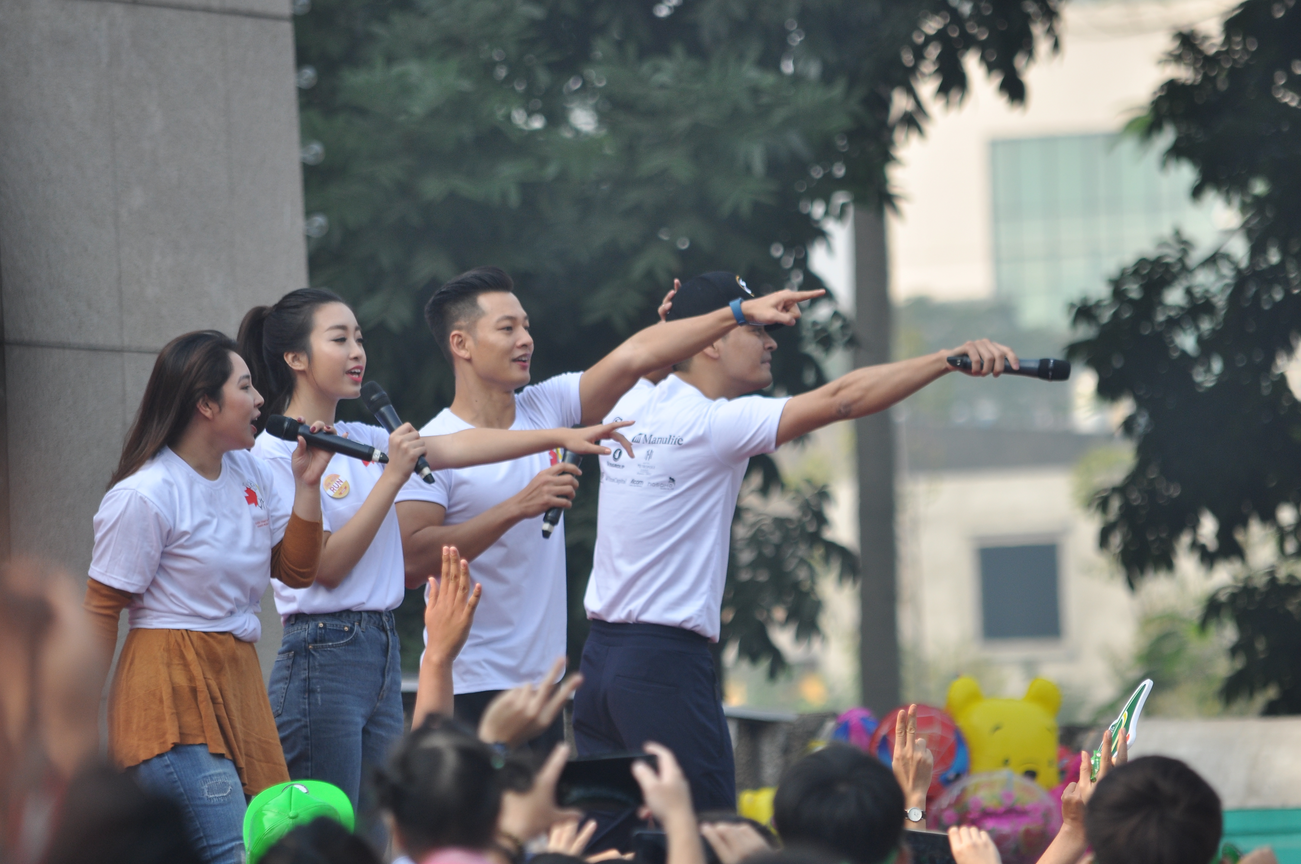 khoang 10000 nguoi tham gia chay vi tre em ha noi 2016