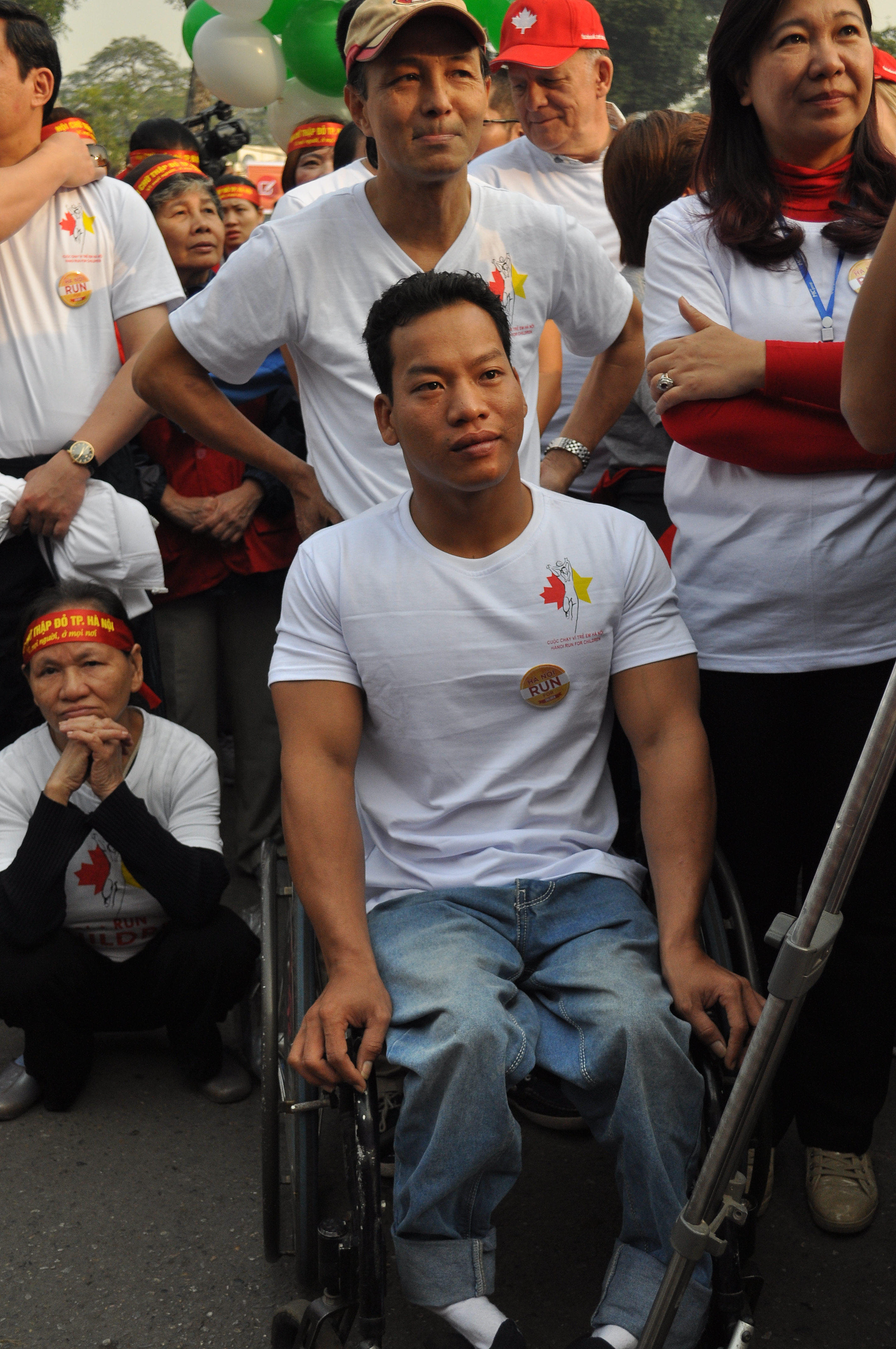 khoang 10000 nguoi tham gia chay vi tre em ha noi 2016