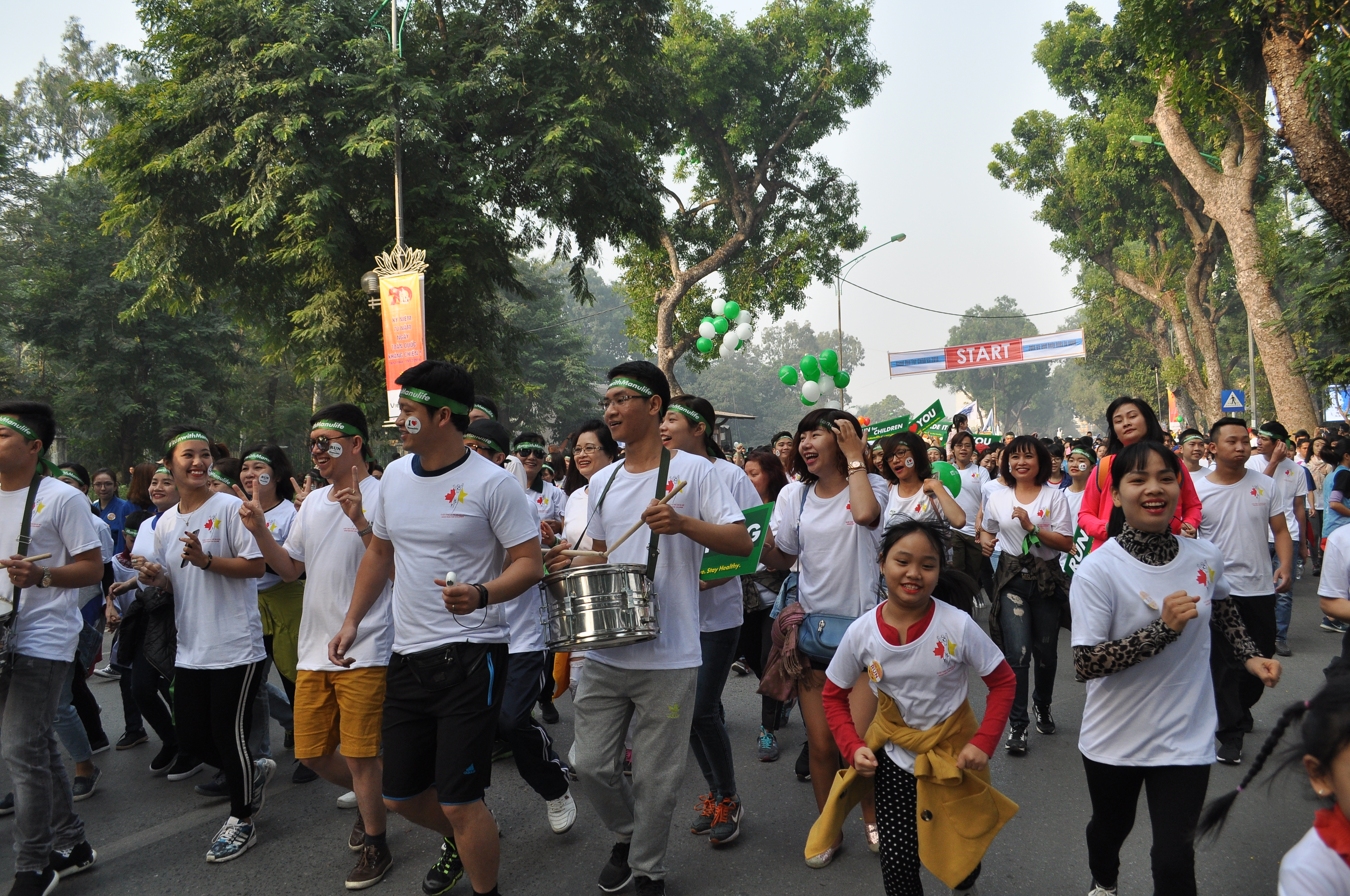 khoang 10000 nguoi tham gia chay vi tre em ha noi 2016