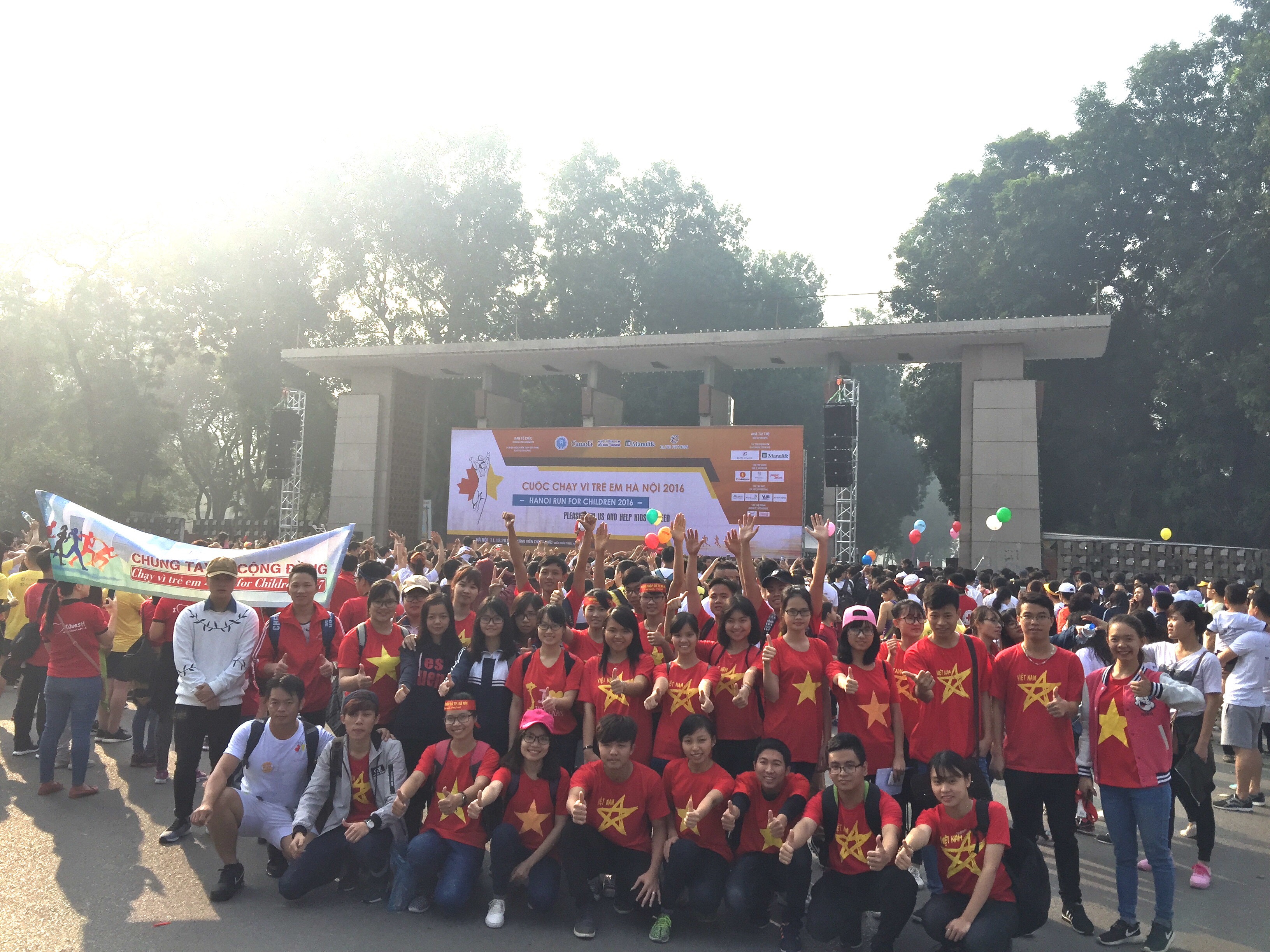 khoang 10000 nguoi tham gia chay vi tre em ha noi 2016