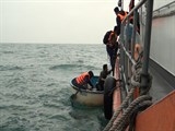 9 nha khoa hoc cua dh quoc gia ha noi gap nan tren bien