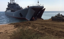 song cap 7 tau cho xe tang t 54 lat tren bien may ma linh tang biet boi