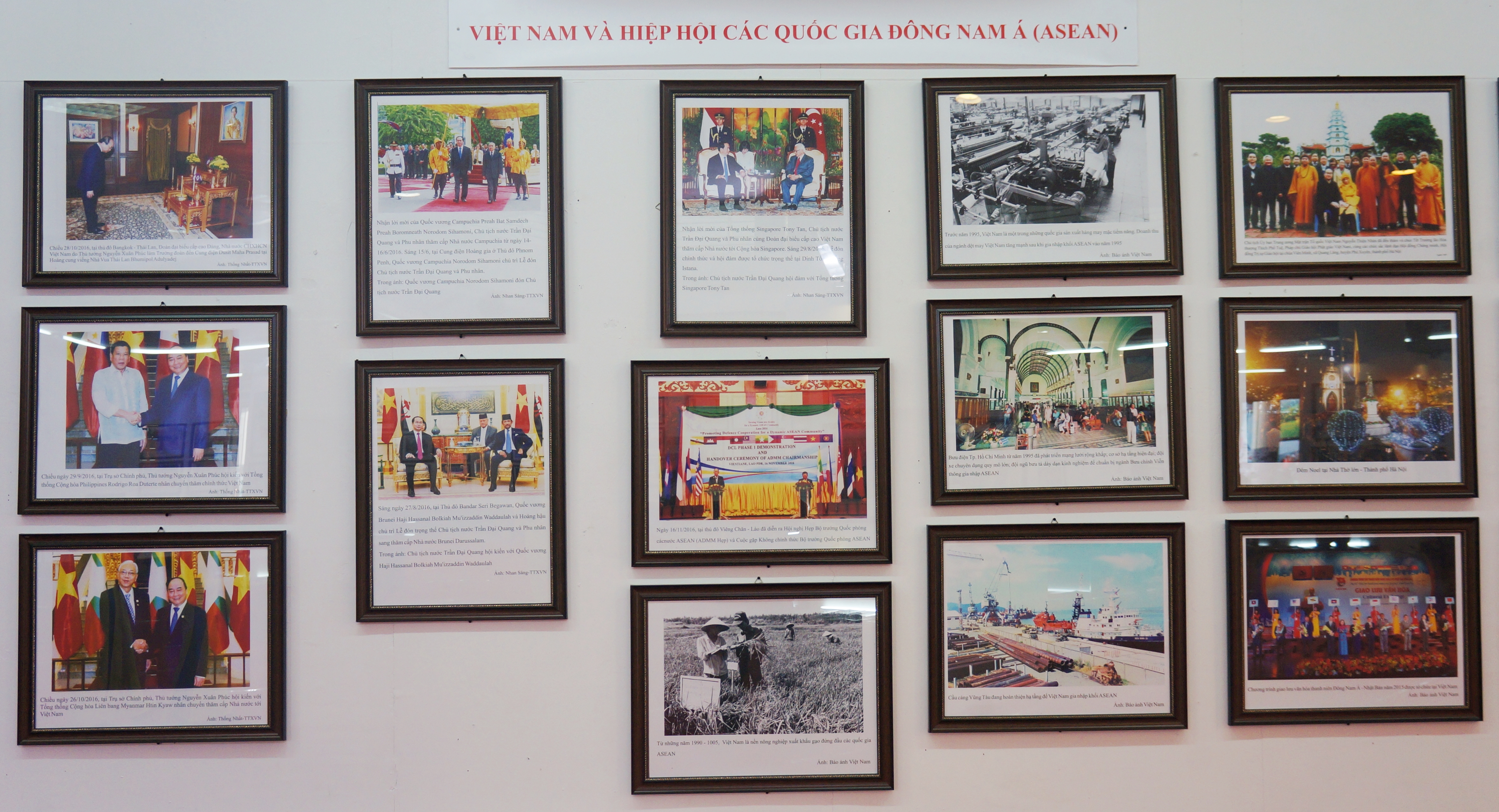 khai mac trien lam sach anh tu lieu viet nam con duong hoi nhap quoc te