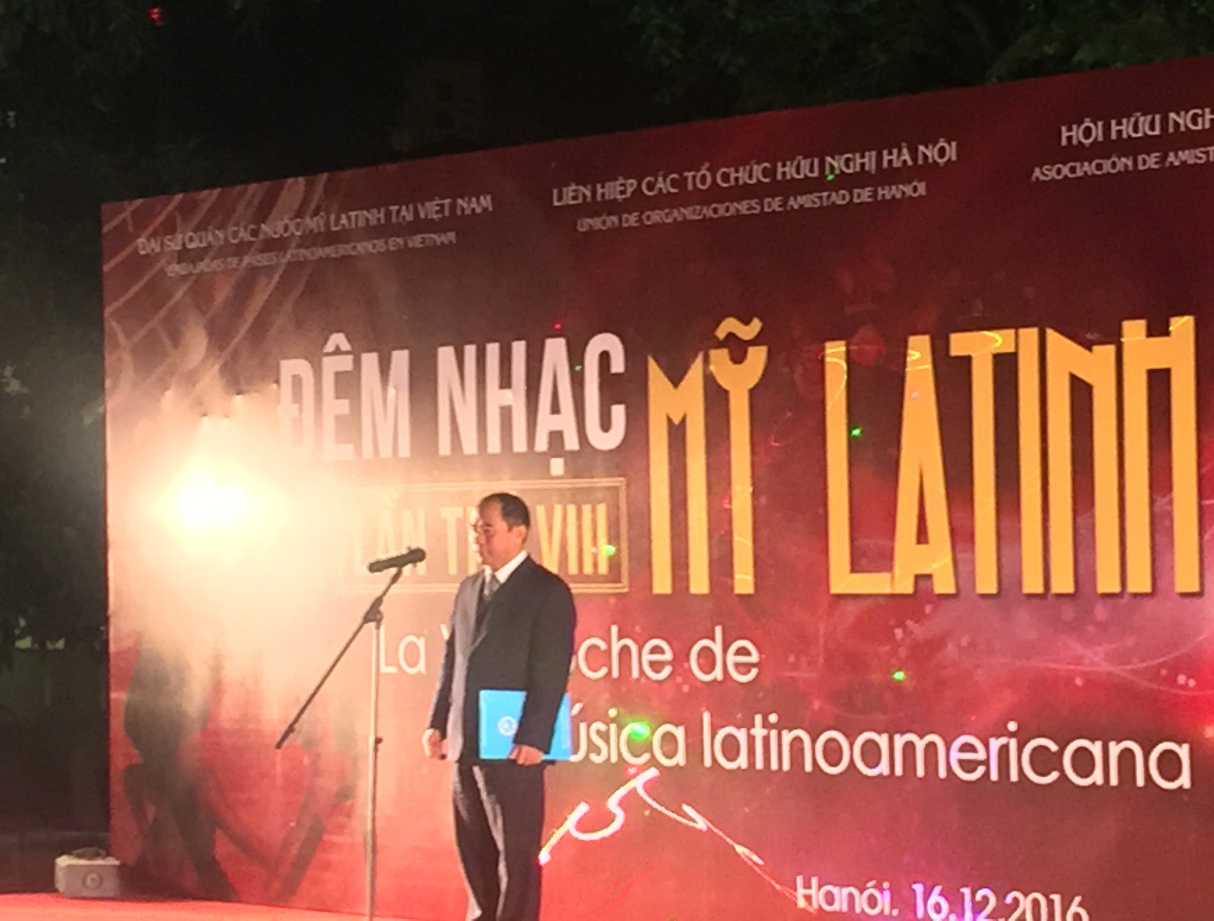 soi dong dem nhac my latinh lan thu viii