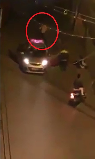 quy xin loi ban gai khong duoc chang trai lao ve phia taxi lam dieu khong ai ngo