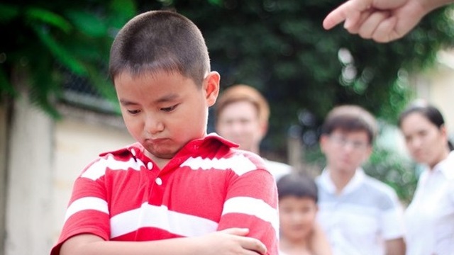 sang thu 2 nen danh vai phut de doc nguoi lon da lam gi dua tre 6 tuoi the nay
