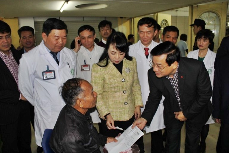 benh vien bach mai can cai tien quy trinh kham chua benh