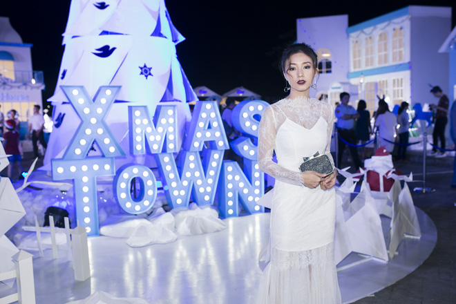 hot girl quynh anh shyn va salim dat tay nhau di su kien