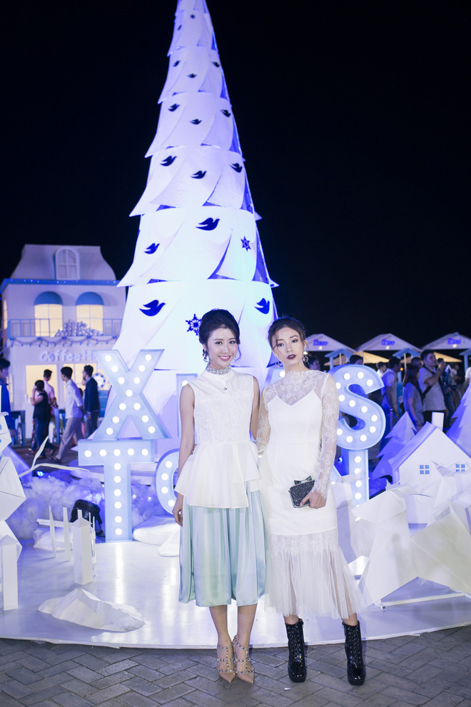 hot girl quynh anh shyn va salim dat tay nhau di su kien