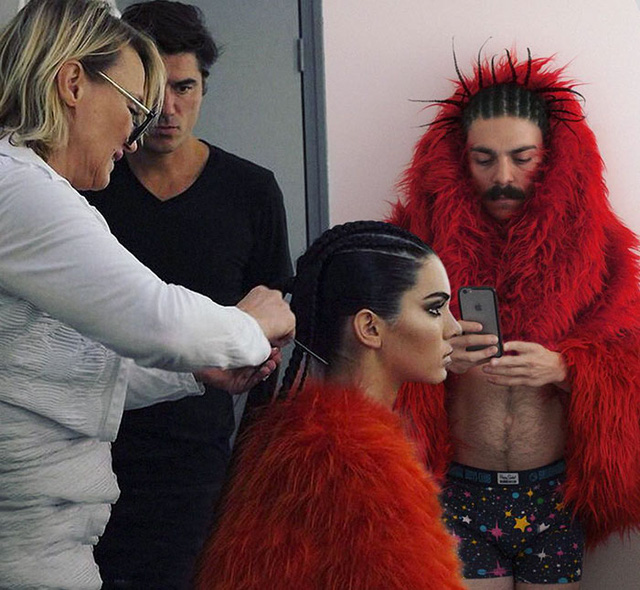 nho ta i photoshop anh cha ng na y da khie n nhu ng bu c a nh cu a thien tha n victorias secret kendall jenner no i hon ca ban da u