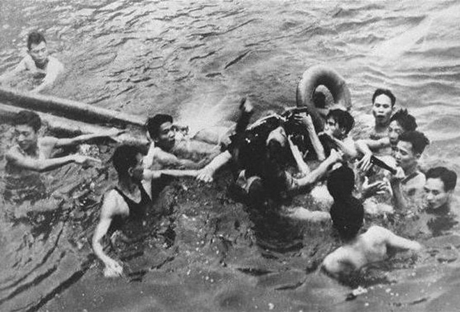 trung tuong nga ke lai khoanh khac chung kien phi cong john mccain bi ban roi o ha noi