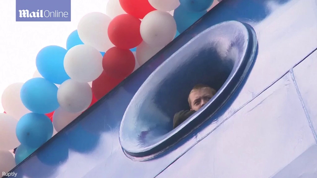 nga trien khai tau hat nhan pha bang den bac cuc nhin nhu buoc ra tu star wars