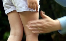 khoa hoc chung minh tre bi danh don khi lon len cang gioi giang va thong minh hon chi la dung nen lam dung dieu do