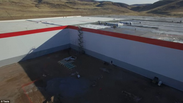 lai them nhung hinh anh nong hoi hoi ve sieu nha may cua elon musk