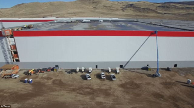 lai them nhung hinh anh nong hoi hoi ve sieu nha may cua elon musk